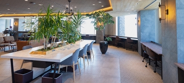 お洒落なオフィスの内装:写真